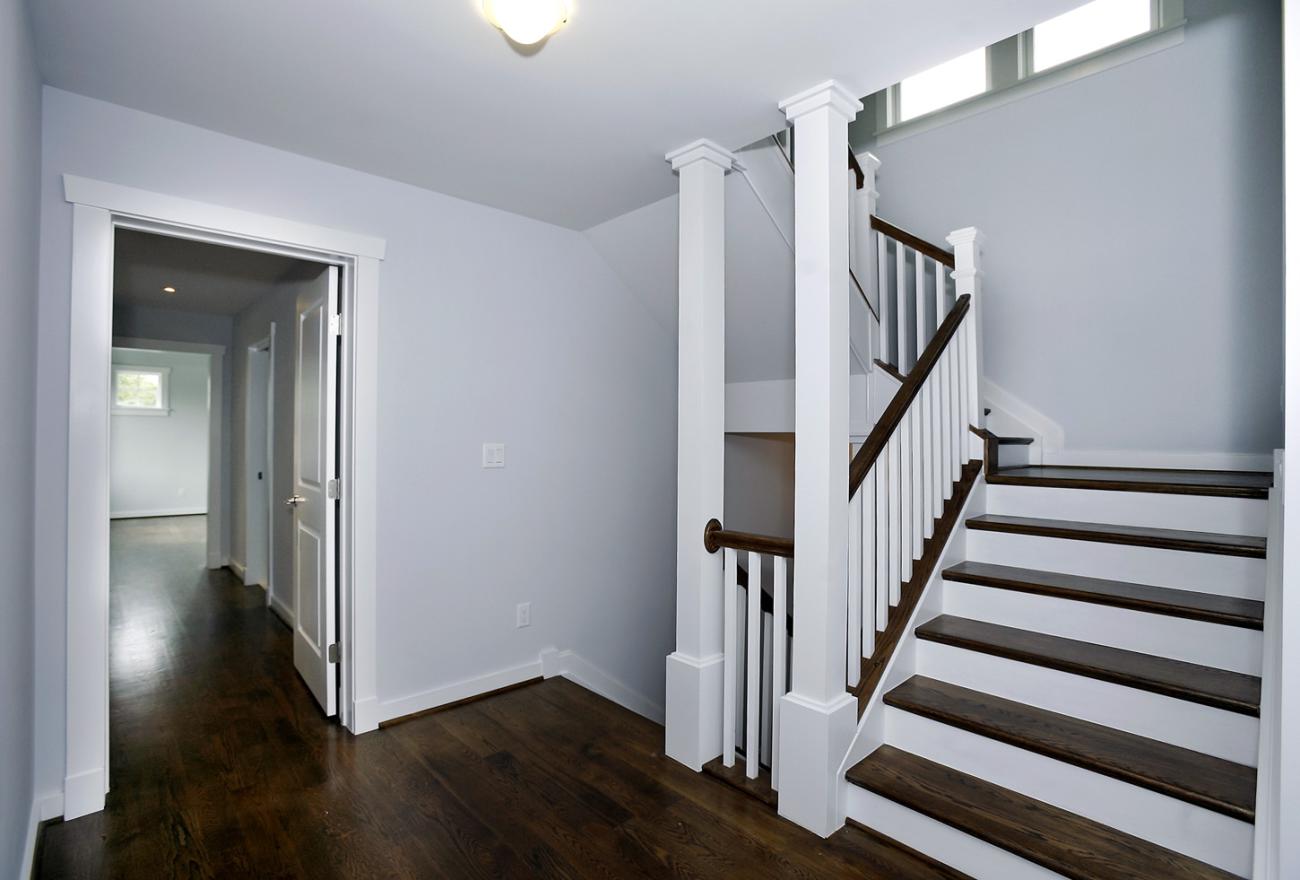 hallway to the second floor - Clarendon bungalow - Cima project